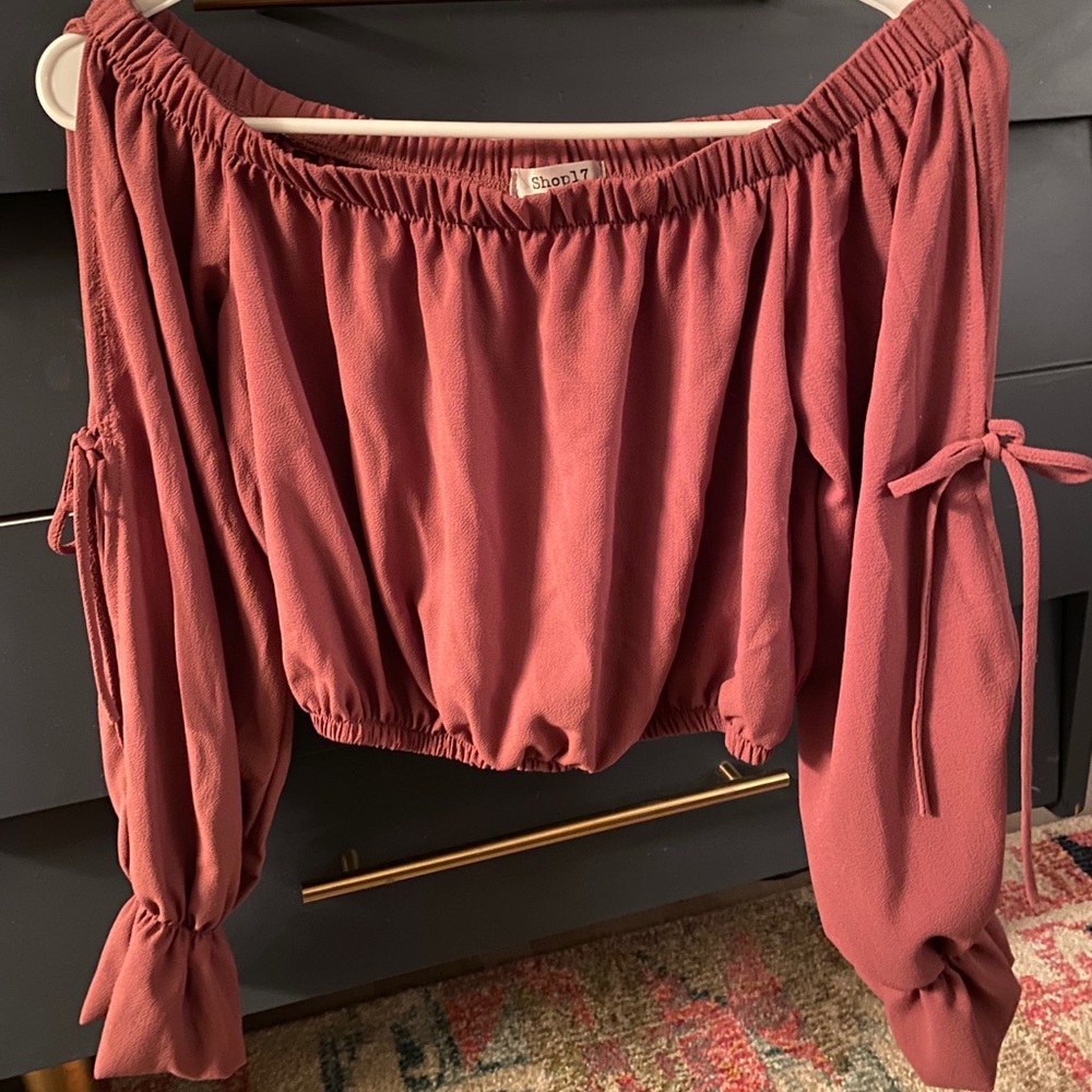 Cropped long sleeve shirt